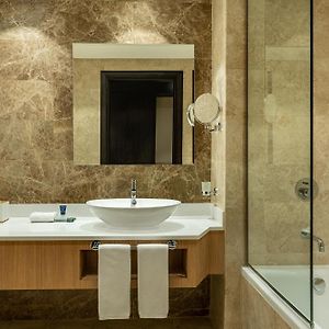 Camera classica con letto king size con vista sul pontile